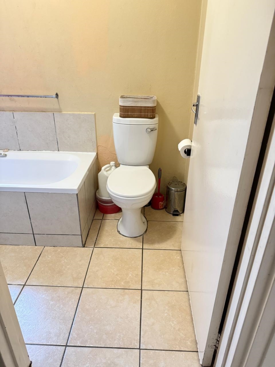 2 Bedroom Property for Sale in Clayville Gauteng