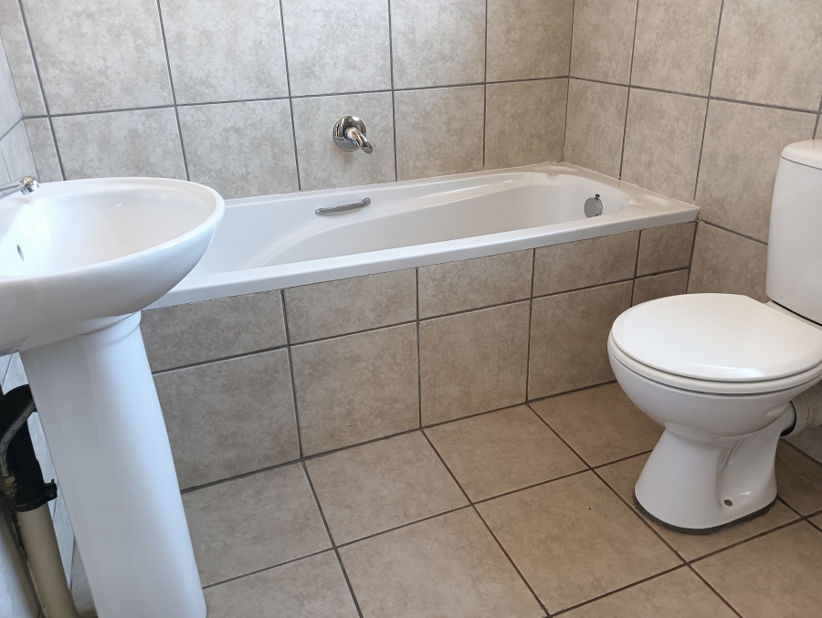 2 Bedroom Property for Sale in Raslouw Gauteng