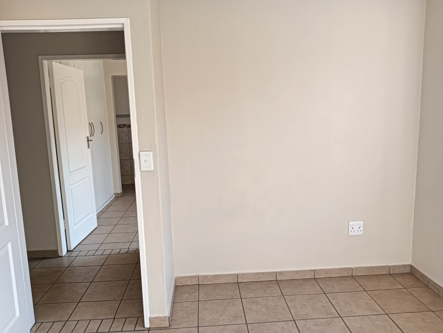 2 Bedroom Property for Sale in Raslouw Gauteng