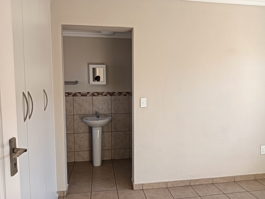 2 Bedroom Property for Sale in Raslouw Gauteng