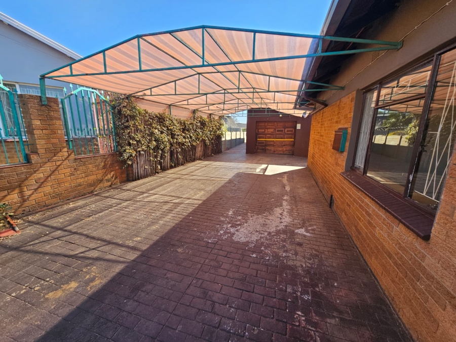 2 Bedroom Property for Sale in Raceview Gauteng