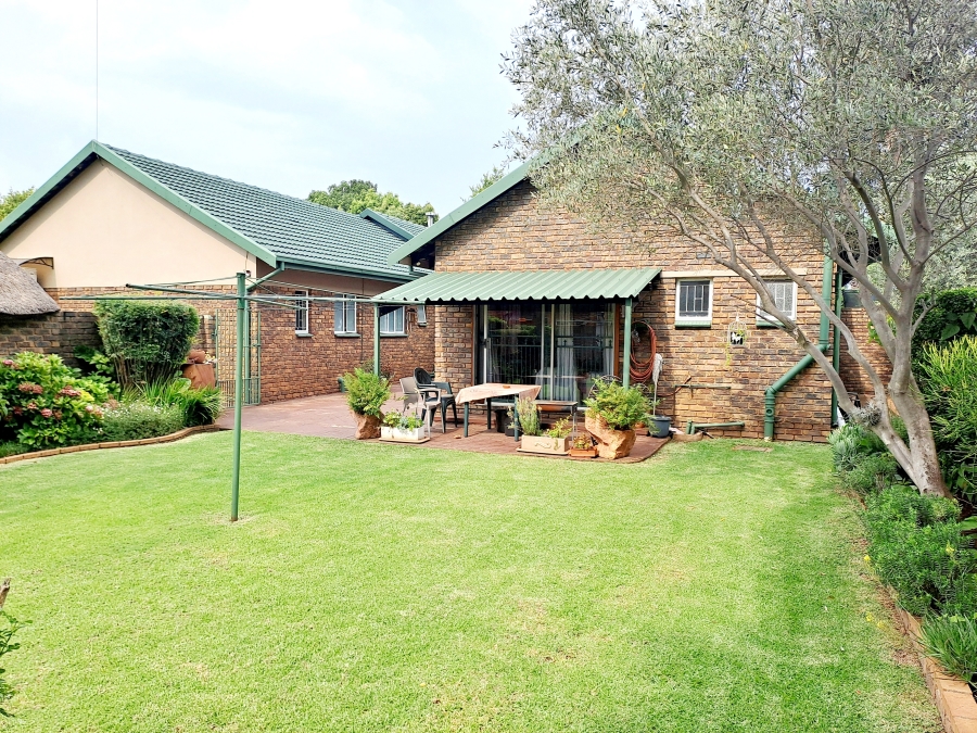3 Bedroom Property for Sale in Eldoraigne Gauteng