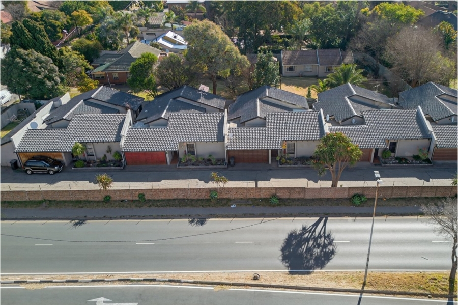 3 Bedroom Property for Sale in Fontainebleau Gauteng