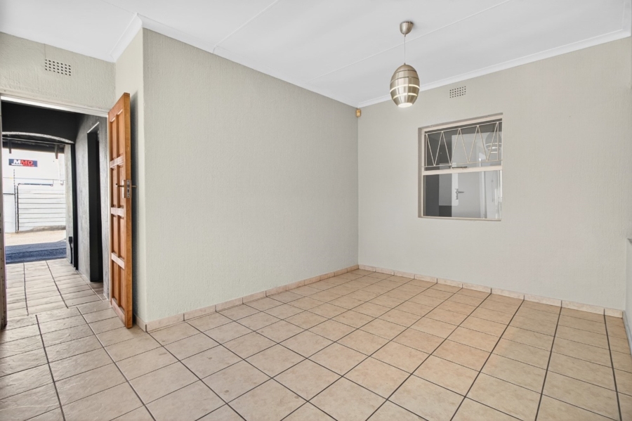 3 Bedroom Property for Sale in Fontainebleau Gauteng