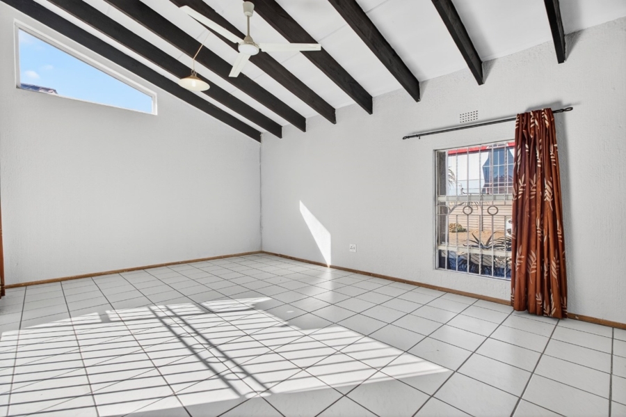 3 Bedroom Property for Sale in Fontainebleau Gauteng