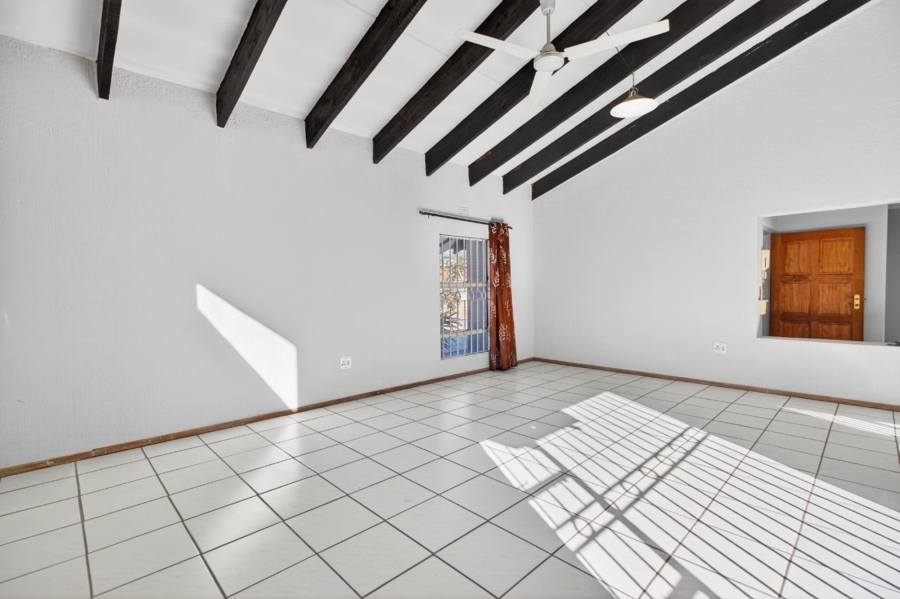 3 Bedroom Property for Sale in Fontainebleau Gauteng