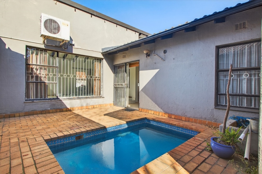3 Bedroom Property for Sale in Fontainebleau Gauteng