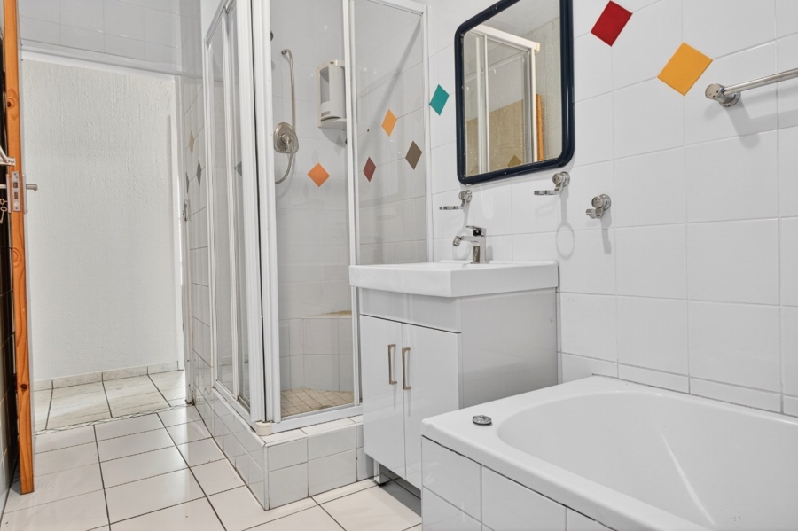 3 Bedroom Property for Sale in Fontainebleau Gauteng