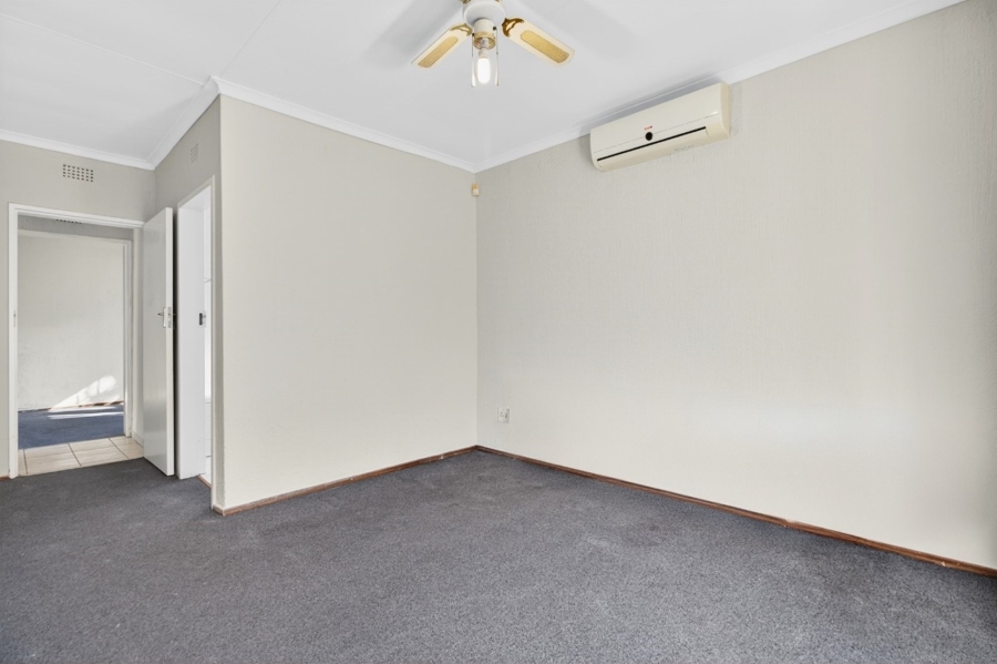 3 Bedroom Property for Sale in Fontainebleau Gauteng