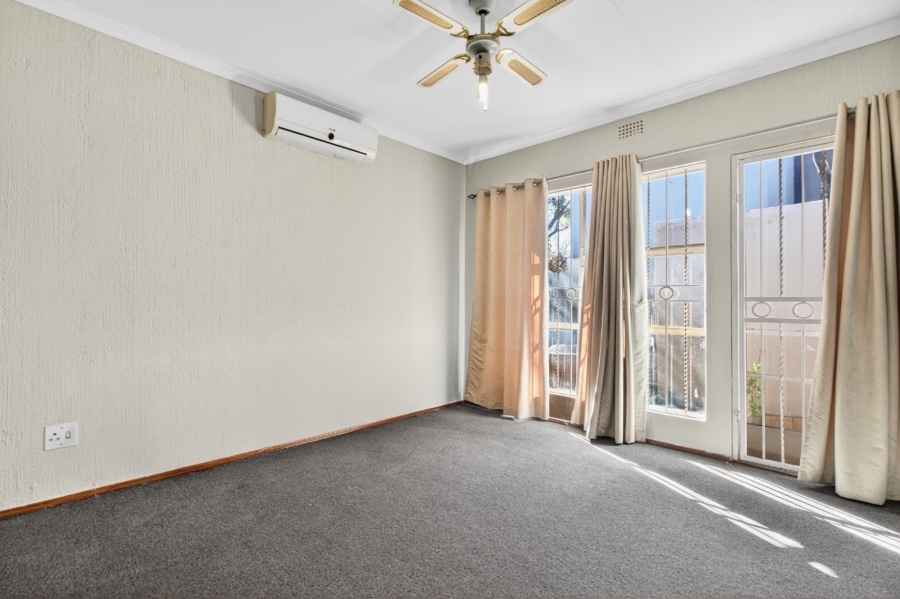 3 Bedroom Property for Sale in Fontainebleau Gauteng