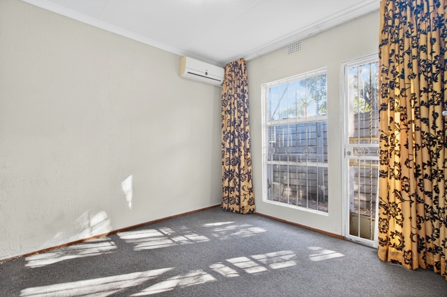 3 Bedroom Property for Sale in Fontainebleau Gauteng