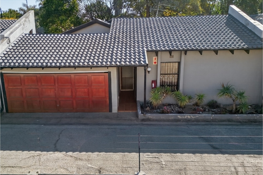 3 Bedroom Property for Sale in Fontainebleau Gauteng
