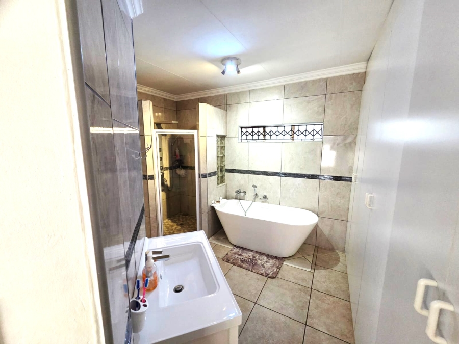 3 Bedroom Property for Sale in The Orchards Gauteng