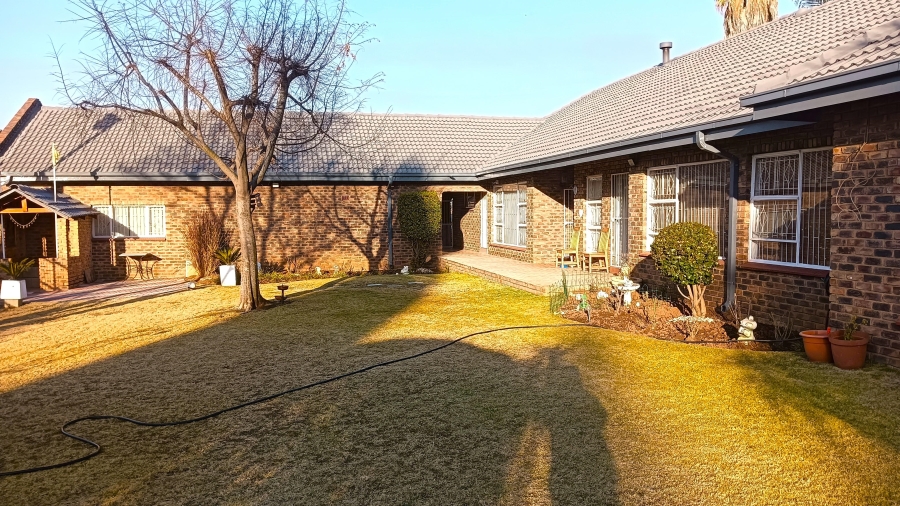 5 Bedroom Property for Sale in Edleen Gauteng