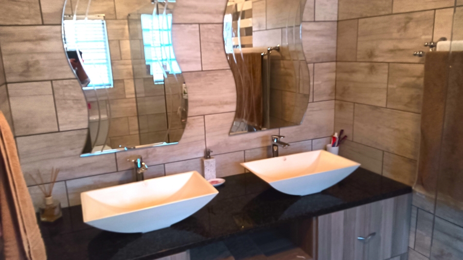 5 Bedroom Property for Sale in Edleen Gauteng