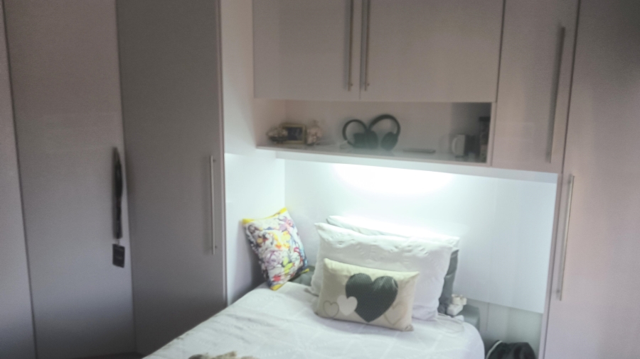5 Bedroom Property for Sale in Edleen Gauteng