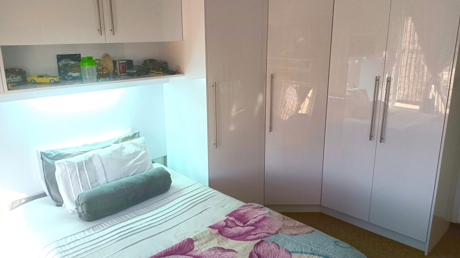 5 Bedroom Property for Sale in Edleen Gauteng