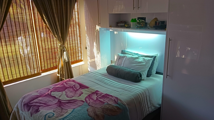 5 Bedroom Property for Sale in Edleen Gauteng