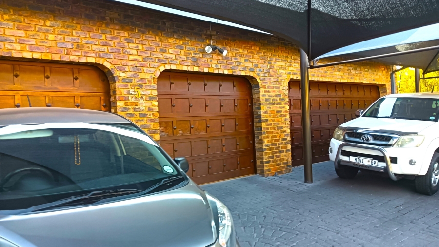 5 Bedroom Property for Sale in Edleen Gauteng