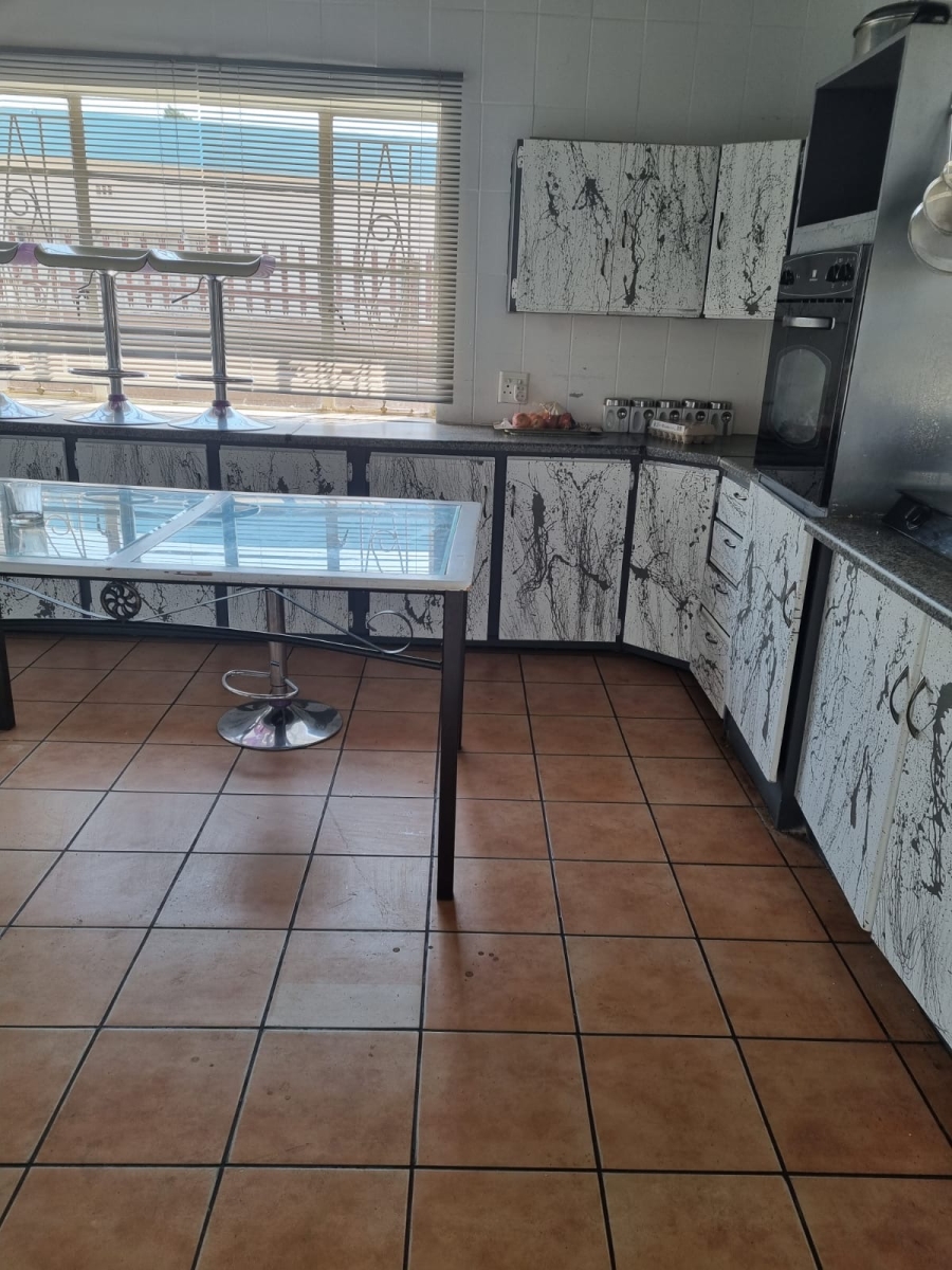 8 Bedroom Property for Sale in Three Rivers East Gauteng