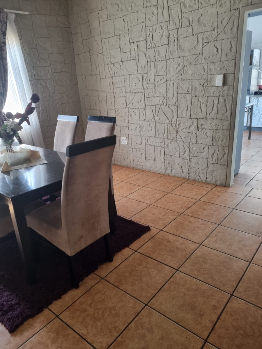 8 Bedroom Property for Sale in Three Rivers East Gauteng