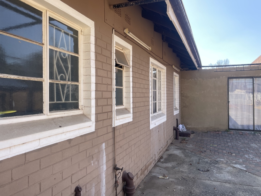 8 Bedroom Property for Sale in Three Rivers East Gauteng