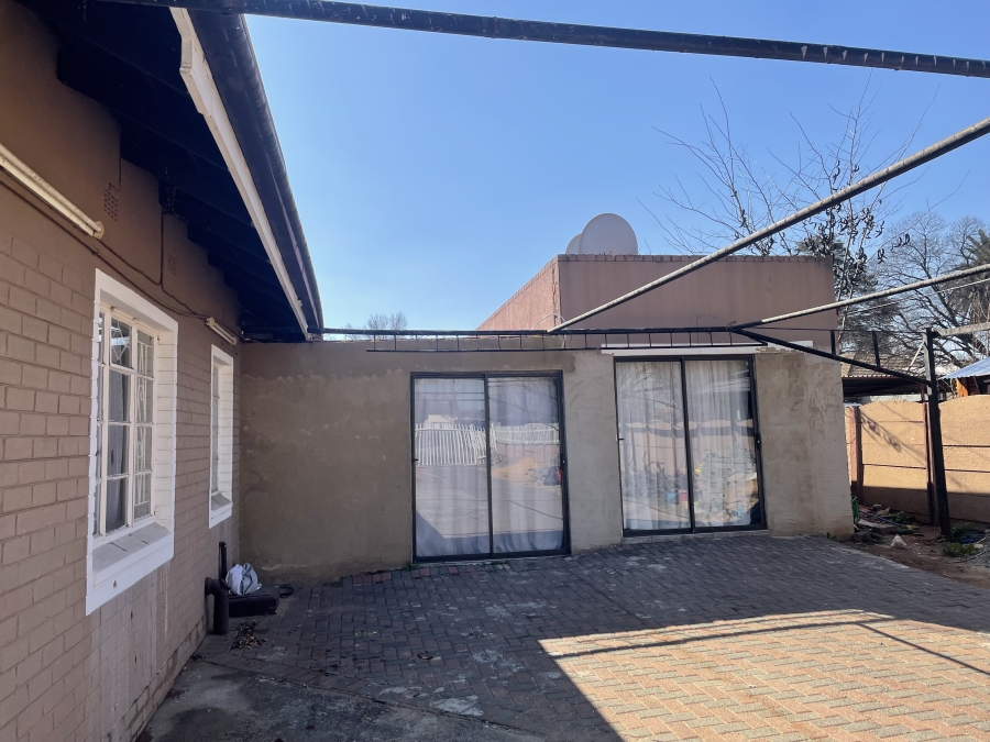 8 Bedroom Property for Sale in Three Rivers East Gauteng
