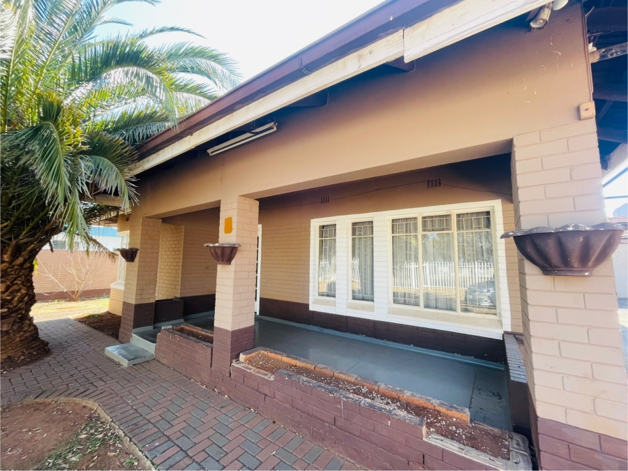 8 Bedroom Property for Sale in Three Rivers East Gauteng