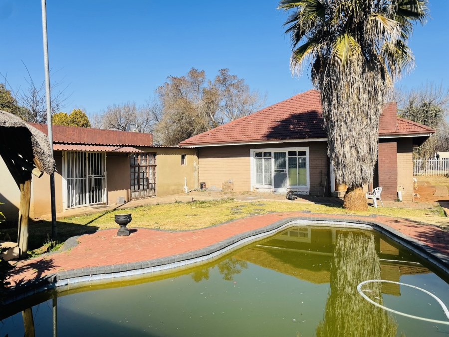 8 Bedroom Property for Sale in Three Rivers East Gauteng