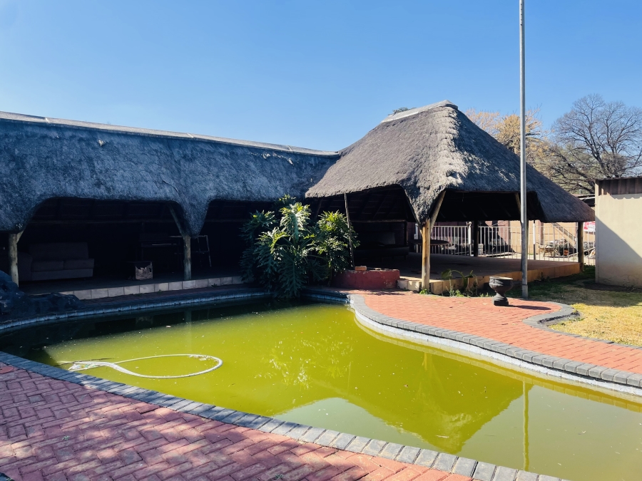 8 Bedroom Property for Sale in Three Rivers East Gauteng