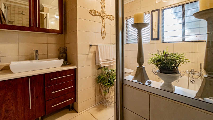 3 Bedroom Property for Sale in Constantia Kloof Gauteng
