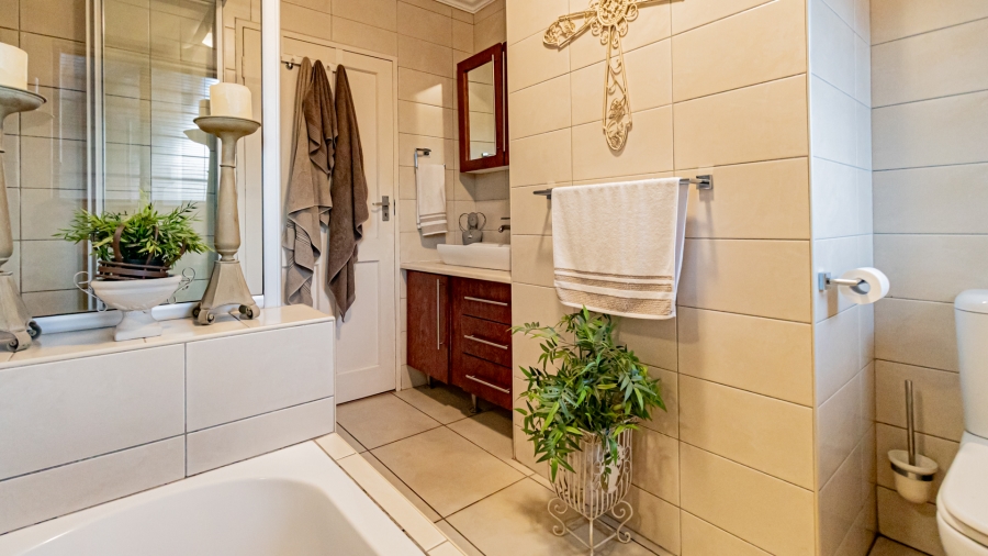 3 Bedroom Property for Sale in Constantia Kloof Gauteng