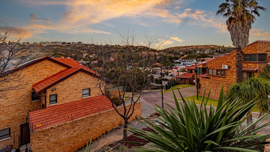 3 Bedroom Property for Sale in Constantia Kloof Gauteng