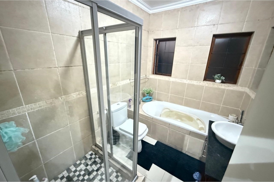 3 Bedroom Property for Sale in Thatchfield Close Gauteng
