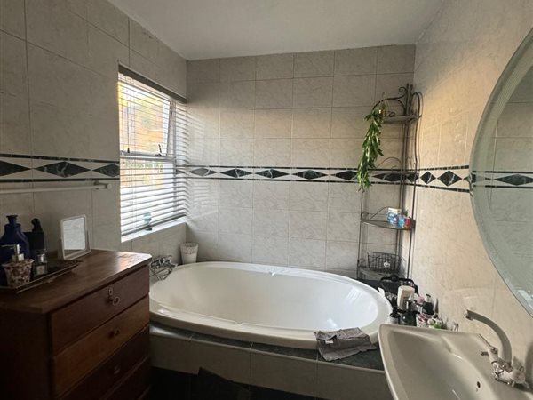 To Let 3 Bedroom Property for Rent in Dowerglen Gauteng