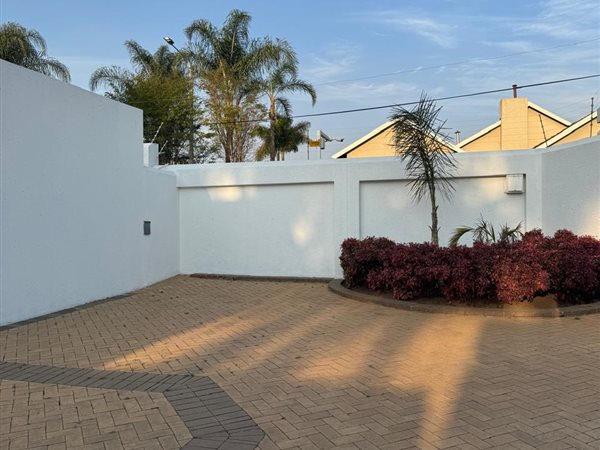 To Let 3 Bedroom Property for Rent in Dowerglen Gauteng