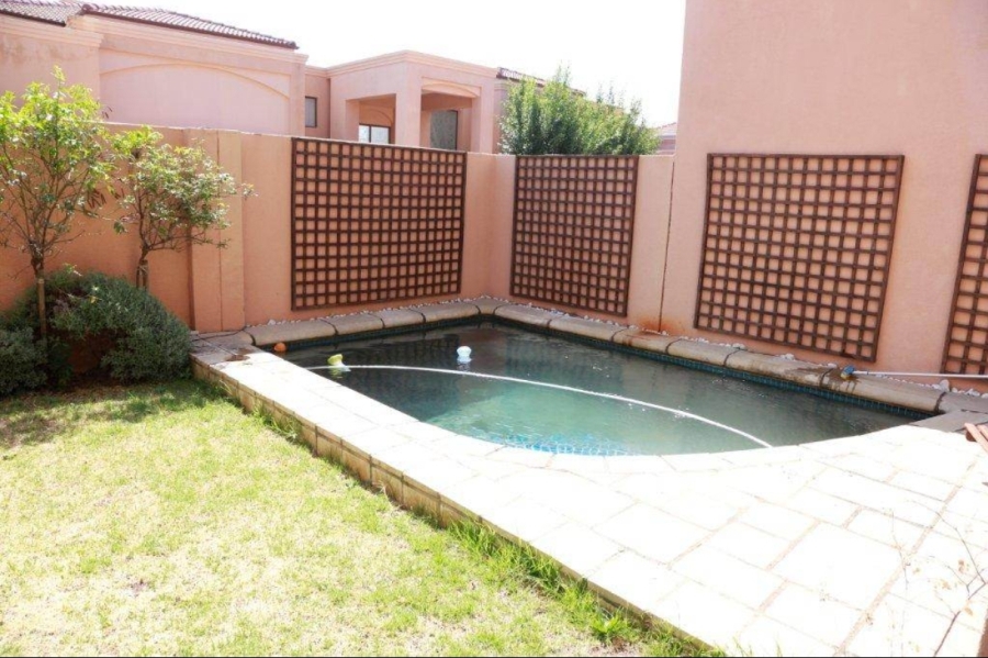 To Let 2 Bedroom Property for Rent in Sunninghill Gauteng