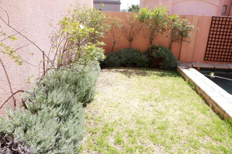 To Let 2 Bedroom Property for Rent in Sunninghill Gauteng
