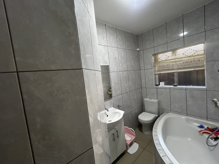 3 Bedroom Property for Sale in South Crest Gauteng