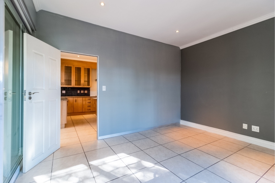 2 Bedroom Property for Sale in Greenstone Hill Gauteng