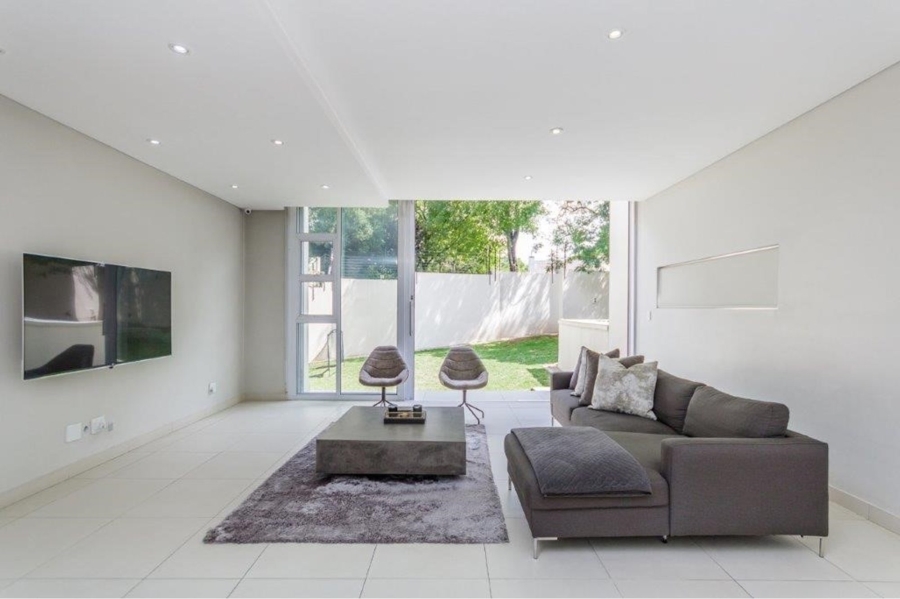 To Let 3 Bedroom Property for Rent in Eltonhill Gauteng