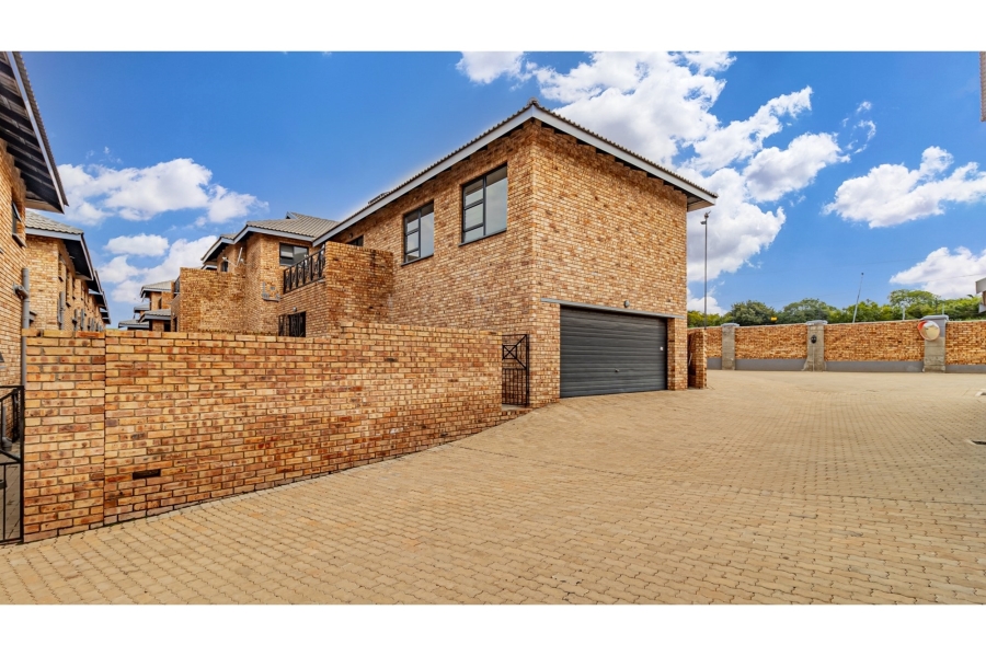To Let 4 Bedroom Property for Rent in Ruimsig Gauteng