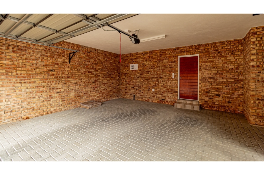 To Let 4 Bedroom Property for Rent in Ruimsig Gauteng