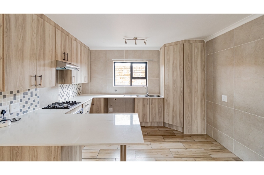 To Let 4 Bedroom Property for Rent in Ruimsig Gauteng