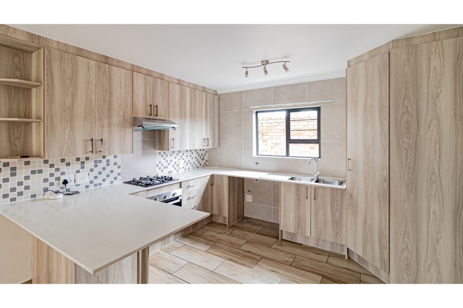 To Let 4 Bedroom Property for Rent in Ruimsig Gauteng
