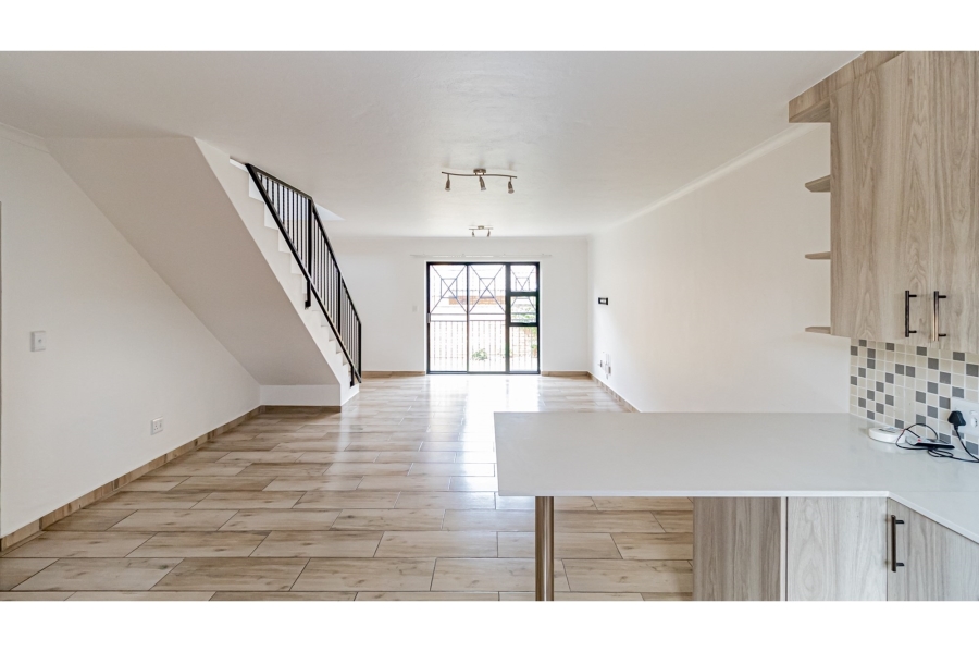 To Let 4 Bedroom Property for Rent in Ruimsig Gauteng