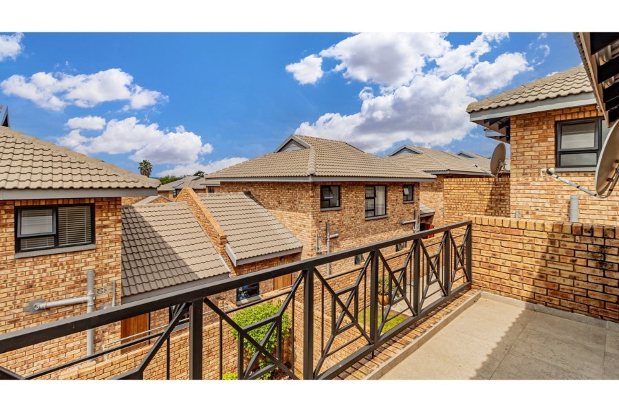 To Let 4 Bedroom Property for Rent in Ruimsig Gauteng