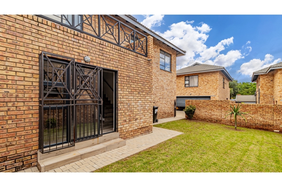 To Let 4 Bedroom Property for Rent in Ruimsig Gauteng