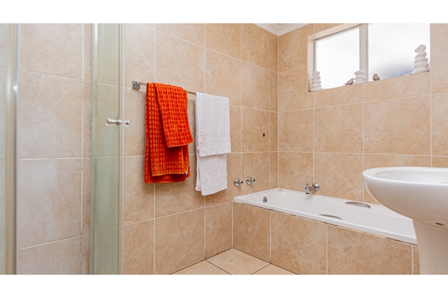 3 Bedroom Property for Sale in Helderkruin Gauteng