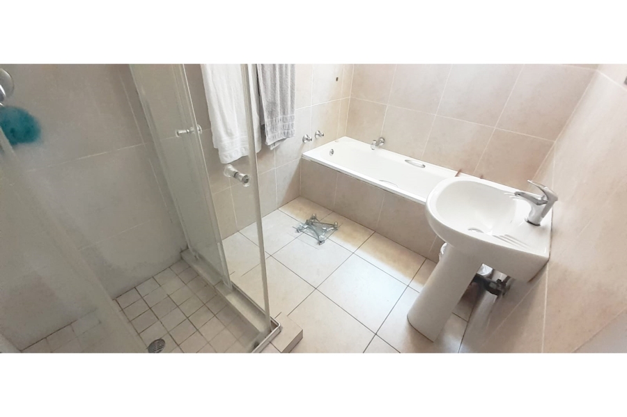 3 Bedroom Property for Sale in Helderkruin Gauteng